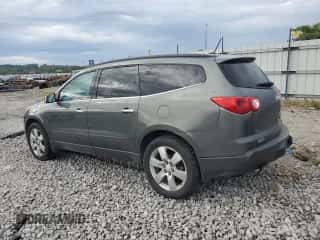 2010 Chevrolet Traverse 2LT z VIN 1GNLVGED7AJ256982, wystawiony jako Copart lot #71106855 z przebiegiem 255 898 mil mil oraz Czysty tytuł • Clean title. Historia ofert i sprzedaży dostępna na DreamBid. Obrazek 2.