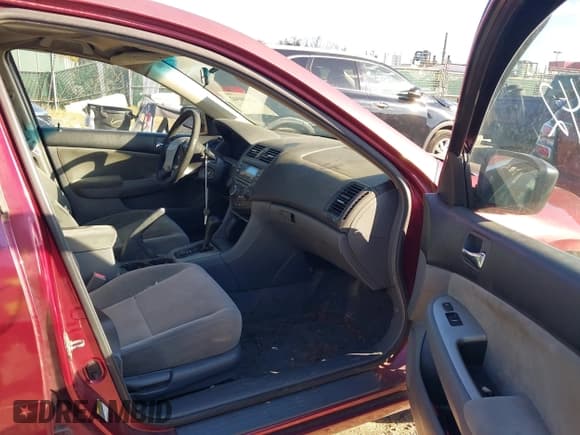 ✅ 2004 Honda Accord EX • VIN: 1HGCM56684A057672 • Лот: 43810342. Опубликован ранее на IAAI с пробегом 278 401 миль. Бесплатный доступ к архиву аукционных продаж из США и подробный отчёт об истории автомобиля на DreamBid. Изображение 5.