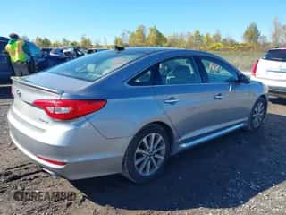 2016 Hyundai Sonata Sport z VIN 5NPE34AF0GH296402, wystawiony jako IAAI lot #43395975 z przebiegiem 142 872 mil mil oraz . Historia ofert i sprzedaży dostępna na DreamBid. Obrazek 4.