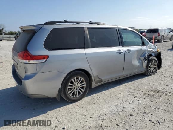 ✅ 2012 Toyota Sienna XLE • VIN: 5TDYK3DC9CS207913 • Lot: 82689705. Listed on Copart with 188,992 mi. Free auction sales archive from the USA and detailed vehicle history report at DreamBid. Image 3.