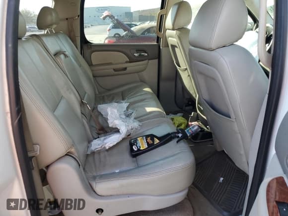 ✅ 2008 Chevrolet Suburban 1LT • VIN: 3GNFK16358G312485 • Lot: 77468944. Wystawiony na Copart z przebiegiem 241 515 mil. Bezpłatny archiwum sprzedaży aukcyjnych z USA i szczegółowy raport historii pojazdu na DreamBid. Zdjęcie 12.