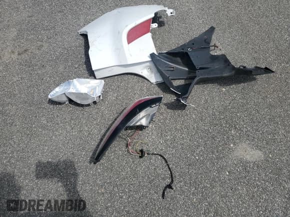 ✅ 2021 Ford Escape S • VIN: 1FMCU9F62MUA74144 • Лот: 56688495. Опубликован ранее на Copart с пробегом 93 347 миль. Бесплатный доступ к архиву аукционных продаж из США и подробный отчёт об истории автомобиля на DreamBid. Изображение 13.