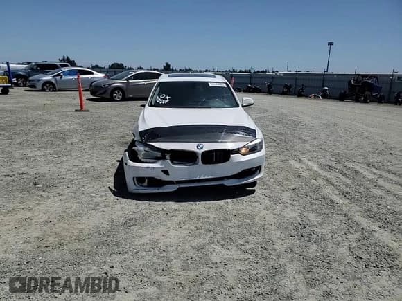 ✅ 2015 BMW 3 Series 328i • VIN: WBA3A5G53FNS91109 • Lot: 55535685. Wystawiony na Copart z przebiegiem 149 957 mil. Bezpłatny archiwum sprzedaży aukcyjnych z USA i szczegółowy raport historii pojazdu na DreamBid. Zdjęcie 14.