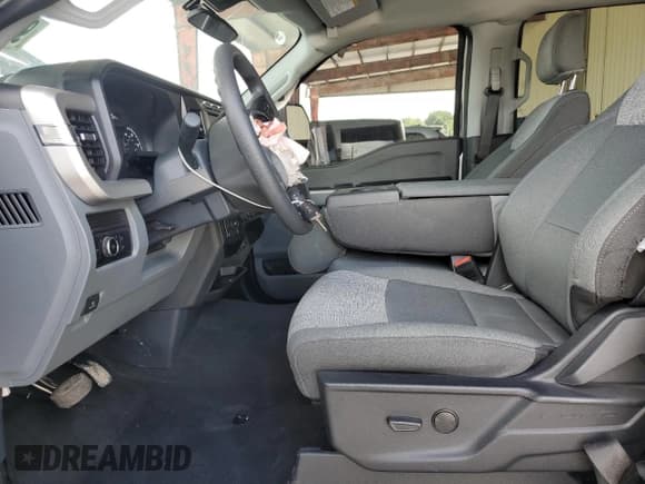 ✅ 2024 Ford F-250 XL • VIN: 1FT7W2BAXREE62922 • Lot: 90459185. Wystawiony na Copart z przebiegiem 22 532 mil. Bezpłatny archiwum sprzedaży aukcyjnych z USA i szczegółowy raport historii pojazdu na DreamBid. Zdjęcie 7.