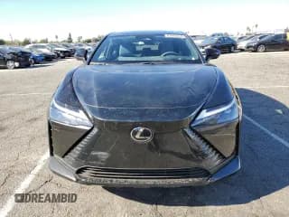 ✅ 2023 Lexus RZ 450e Premium • VIN: JTJAAAAB3PA013849 • Lot: 81664514. Wystawiony na Copart z przebiegiem 7 914 mil. Bezpłatny archiwum sprzedaży aukcyjnych z USA i szczegółowy raport historii pojazdu na DreamBid. Zdjęcie 5.