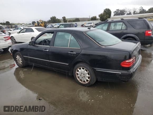 ✅ 2000 Mercedes-Benz E 320/430 4 Matic • VIN: WDBJF82J6YX041953 • Лот: 87307884. Опубликован ранее на Copart с пробегом 245 835 миль. Бесплатный доступ к архиву аукционных продаж из США и подробный отчёт об истории автомобиля на DreamBid. Изображение 2.