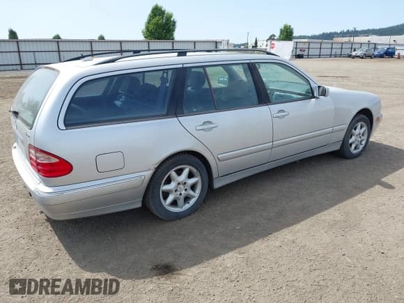 ✅ 2003 Mercedes-Benz E 320/430 4 Matic • VIN: WDBJH82J13X085216 • Lot: 38742190. Wystawiony na IAAI z przebiegiem 170 397 mil. Bezpłatny archiwum sprzedaży aukcyjnych z USA i szczegółowy raport historii pojazdu na DreamBid. Zdjęcie 4.