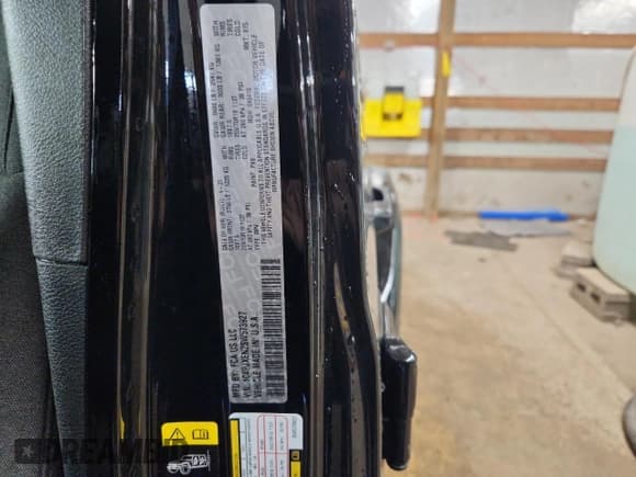 ✅ 2025 Jeep Wrangler Sahara • VIN: 1C4PJXEN2SW573927 • Lot: 93077655. Wystawiony na Copart z przebiegiem 15 031 mil. Bezpłatny archiwum sprzedaży aukcyjnych z USA i szczegółowy raport historii pojazdu na DreamBid. Zdjęcie 12.