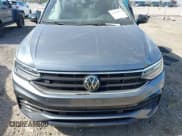 ✅ 2024 Volkswagen Tiguan SE R-Line Black • VIN: 3VVCB7AX5RM210391 • Lot: 43235811. Wystawiony na IAAI z przebiegiem 7 922 mil. Bezpłatny archiwum sprzedaży aukcyjnych z USA i szczegółowy raport historii pojazdu na DreamBid. Zdjęcie 12.