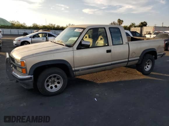 1993 Chevrolet Silverado 1500 z VIN 2GCEK19K4P1238832, wystawiony jako Copart lot #91295635 z przebiegiem 221 488 mil mil oraz Czysty tytuł • Clean title. Historia ofert i sprzedaży dostępna na DreamBid. Obrazek 1.