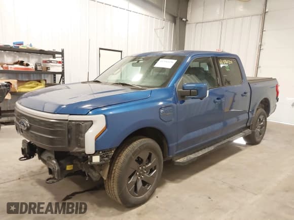 ✅ 2022 Ford F-150 Lightning Pro • VIN: 1FTVW1EL7NWG15923 • Лот: 41396120. Опубликован ранее на IAAI с пробегом 25 322 миль. Бесплатный доступ к архиву аукционных продаж из США и подробный отчёт об истории автомобиля на DreamBid. Изображение 17.