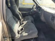 ✅ 2000 Chevrolet S-10 LS • VIN: 1GCCS19W2Y8221990 • Лот: 53942155. Опубликован ранее на Copart с пробегом 275 715 миль. Бесплатный доступ к архиву аукционных продаж из США и подробный отчёт об истории автомобиля на DreamBid. Изображение 10.