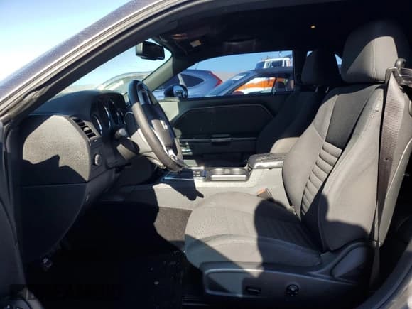 ✅ 2014 Dodge Challenger SXT • VIN: 2C3CDYAG5EH110867 • Lot: 88953675. Wystawiony na Copart z przebiegiem 164 851 mil. Bezpłatny archiwum sprzedaży aukcyjnych z USA i szczegółowy raport historii pojazdu na DreamBid. Zdjęcie 7.