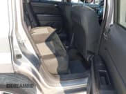 ✅ 2017 Jeep Patriot Latitude • VIN: 1C4NJPFB3HD183998 • Lot: 42422861. Wystawiony na IAAI z przebiegiem 148 477 mil. Bezpłatny archiwum sprzedaży aukcyjnych z USA i szczegółowy raport historii pojazdu na DreamBid. Zdjęcie 8.