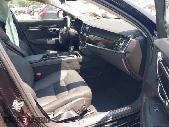 ✅ 2019 Volvo S90 Momentum • VIN: LVY102AK1KP079116 • Lot: 42422745. Wystawiony na IAAI z przebiegiem 17 087 mil. Bezpłatny archiwum sprzedaży aukcyjnych z USA i szczegółowy raport historii pojazdu na DreamBid. Zdjęcie 5.