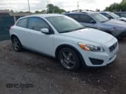 ✅ 2012 Volvo C30 • VIN: YV1672MK8C2272232 • Lot: 43059016. Wystawiony na IAAI z przebiegiem 205 173 mil. Bezpłatny archiwum sprzedaży aukcyjnych z USA i szczegółowy raport historii pojazdu na DreamBid. Zdjęcie 1.