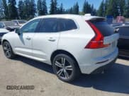 ✅ 2019 Volvo XC60 Momentum • VIN: LYVA22RK5KB191242 • Lot: 42697675. Wystawiony na IAAI z przebiegiem 64 410 mil. Bezpłatny archiwum sprzedaży aukcyjnych z USA i szczegółowy raport historii pojazdu na DreamBid. Zdjęcie 3.