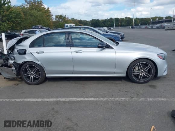 ✅ 2019 Mercedes-Benz E 300 • VIN: WDDZF4KB4KA662808 • Lot: 43385350. Listed on IAAI with 69,008 mi. Free auction sales archive from the USA and detailed vehicle history report at DreamBid. Image 13.