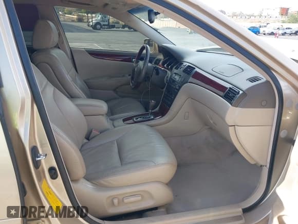 ✅ 2002 Lexus ES 300 • VIN: JTHBF30G420049256 • Lot: 43833415. Wystawiony na IAAI z przebiegiem 313 735 mil. Bezpłatny archiwum sprzedaży aukcyjnych z USA i szczegółowy raport historii pojazdu na DreamBid. Zdjęcie 5.