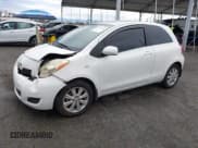 ✅ 2011 Toyota Yaris • VIN: JTDJT4K35B5334413 • Lot: 41775739. Wystawiony na IAAI z przebiegiem 48 903 mil. Bezpłatny archiwum sprzedaży aukcyjnych z USA i szczegółowy raport historii pojazdu na DreamBid. Zdjęcie 2.