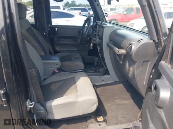 ✅ 2008 Jeep Wrangler Unlimited X • VIN: 1J4GA39148L612425 • Lot: 43266301. Listed on IAAI with 196,635 mi. Free auction sales archive from the USA and detailed vehicle history report at DreamBid. Image 5.
