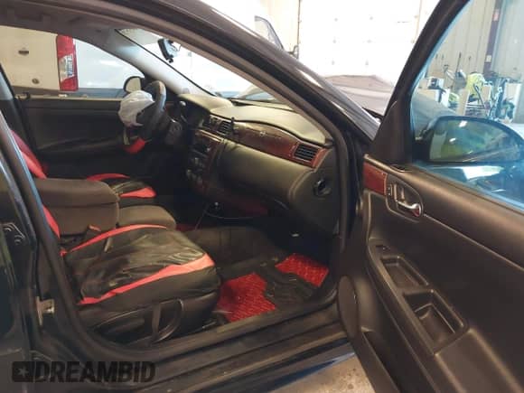 2010 Chevrolet Impala LT z VIN 2G1WB5EK6A1118855, wystawiony jako IAAI lot #42295218 z przebiegiem 113 125 mil mil oraz . Historia ofert i sprzedaży dostępna na DreamBid. Obrazek 5.