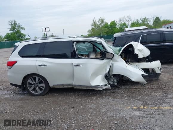 ✅ 2015 Nissan Pathfinder SV • VIN: 5N1AR2MN5FC711062 • Lot: 42173213. Listed on IAAI with 101,161 mi. Free auction sales archive from the USA and detailed vehicle history report at DreamBid. Image 14.