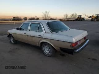 ✅ 1982 Mercedes-Benz 240 • VIN: WDBAB23A0CB337385 • Lot: 48436205. Listed on Copart with 199,900 mi. Free auction sales archive from the USA and detailed vehicle history report at DreamBid. Image 2.