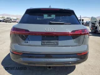 ✅ 2024 Audi Q8 e-tron Premium Plus • VIN: WA15AAGE0RB057434 • Lot: 68937884. Wystawiony na Copart z przebiegiem 1 487 mil. Bezpłatny archiwum sprzedaży aukcyjnych z USA i szczegółowy raport historii pojazdu na DreamBid. Zdjęcie 6.