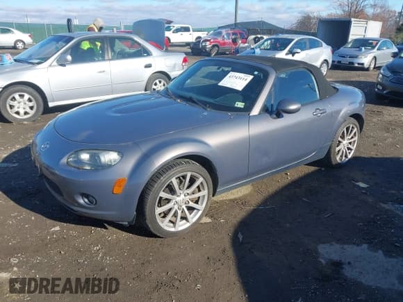 ✅ 2006 Mazda MX-5 Miata Grand Touring • VIN: JM1NC25FX60122377 • Lot: 43743114. Wystawiony na IAAI z przebiegiem 144 588 mil. Bezpłatny archiwum sprzedaży aukcyjnych z USA i szczegółowy raport historii pojazdu na DreamBid. Zdjęcie 2.