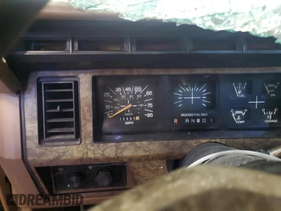 ✅ 1986 Ford Bronco Custom • VIN: 1FMDU15N6GLA73605 • Лот: 85258645. Опубликован ранее на Copart с пробегом 55 880 миль. Бесплатный доступ к архиву аукционных продаж из США и подробный отчёт об истории автомобиля на DreamBid. Изображение 9.