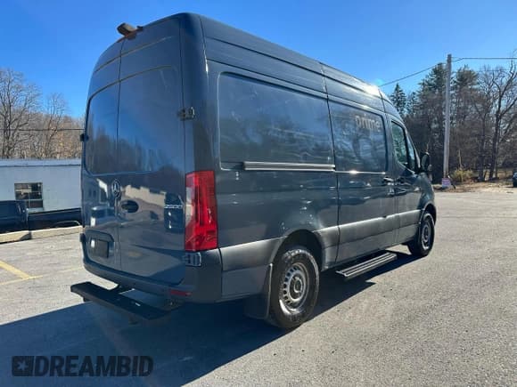 ✅ 2019 Mercedes-Benz Sprinter Cargo • VIN: WD4PF0CD6KP045830 • Lot: 93689265. Wystawiony na Copart z przebiegiem 73 430 mil. Bezpłatny archiwum sprzedaży aukcyjnych z USA i szczegółowy raport historii pojazdu na DreamBid. Zdjęcie 3.
