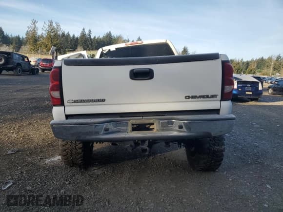 ✅ 2003 Chevrolet Silverado 2500HD LS • VIN: 1GCHK29143E359489 • Lot: 82926934. Wystawiony na Copart z przebiegiem Nie podano. Bezpłatny archiwum sprzedaży aukcyjnych z USA i szczegółowy raport historii pojazdu na DreamBid. Zdjęcie 6.