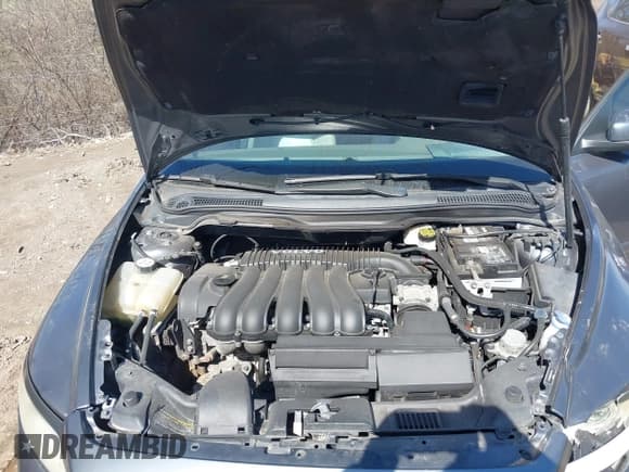 ✅ 2008 Volvo S40 2.4L • VIN: YV1MS382682405793 • Lot: 41822112. Wystawiony na IAAI z przebiegiem 142 918 mil. Bezpłatny archiwum sprzedaży aukcyjnych z USA i szczegółowy raport historii pojazdu na DreamBid. Zdjęcie 10.