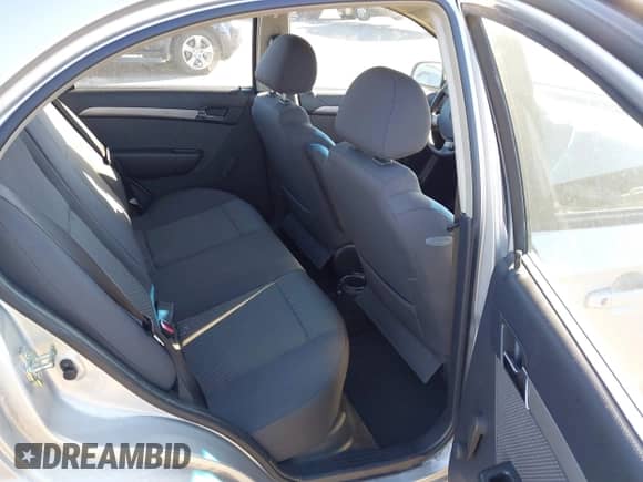 2007 Chevrolet Aveo LS z VIN KL1TD56657B150282, wystawiony jako IAAI lot #41416393 z przebiegiem 74 809 mil mil oraz . Historia ofert i sprzedaży dostępna na DreamBid. Obrazek 8.