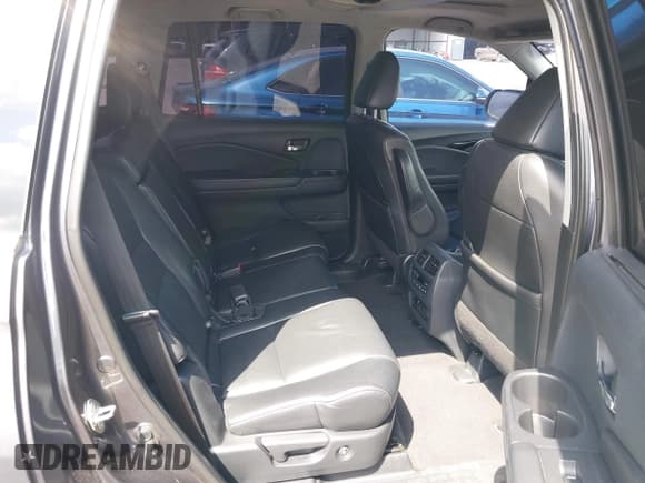 ✅ 2019 Honda Pilot Touring 8-Passenger • VIN: 5FNYF5H93KB010964 • Lot: 42743156. Listed on IAAI with 270,017 mi. Free auction sales archive from the USA and detailed vehicle history report at DreamBid. Image 8.