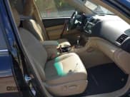 ✅ 2012 Toyota Highlander Limited • VIN: JTEDC3EHXC2009446 • Лот: 42413520. Опубликован ранее на IAAI с пробегом 100 293 миль. Бесплатный доступ к архиву аукционных продаж из США и подробный отчёт об истории автомобиля на DreamBid. Изображение 5.