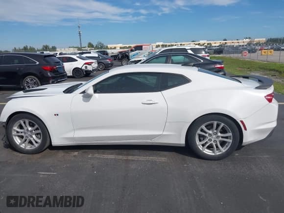✅ 2022 Chevrolet Camaro 1LT • VIN: 1G1FB1RX8N0127198 • Lot: 43615886. Listed on IAAI with 45,688 mi. Free auction sales archive from the USA and detailed vehicle history report at DreamBid. Image 15.