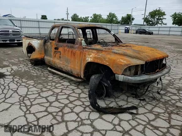 1999 Dodge Dakota SLT z VIN 1B7GG22X8XS314901, wystawiony jako Copart lot #63761375 z przebiegiem Nie podano mil oraz Nie do naprawy • Non repairable. Historia ofert i sprzedaży dostępna na DreamBid. Obrazek 12.