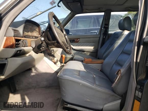 ✅ 1990 Mercedes-Benz 560 • VIN: WDBCA39E8LA508059 • Лот: 75865254. Опубликован ранее на Copart с пробегом 222 616 миль. Бесплатный доступ к архиву аукционных продаж из США и подробный отчёт об истории автомобиля на DreamBid. Изображение 7.