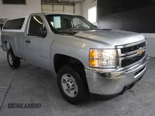 2013 Chevrolet Silverado 2500HD Work Truck z VIN 1GC0KVCG4DF230837, wystawiony jako Copart lot #49735005 z przebiegiem 66 241 mil mil oraz Szkoda całkowita • Salvage title. Historia ofert i sprzedaży dostępna na DreamBid. Obrazek 1.