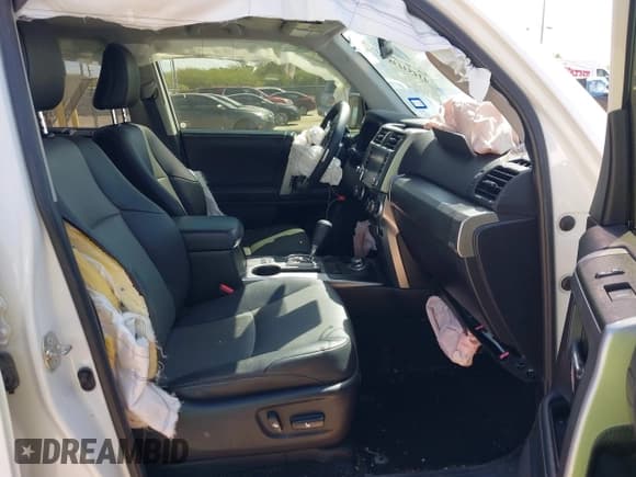 ✅ 2022 Toyota 4Runner SR5 Premium • VIN: JTENU5JR5N5985583 • Lot: 43453138. Listed on IAAI with 58,136 mi. Free auction sales archive from the USA and detailed vehicle history report at DreamBid. Image 5.