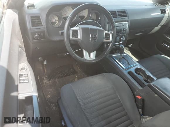 ✅ 2012 Dodge Challenger SXT • VIN: 2C3CDYAG6CH174946 • Lot: 57091494. Wystawiony na Copart z przebiegiem 98 067 mil. Bezpłatny archiwum sprzedaży aukcyjnych z USA i szczegółowy raport historii pojazdu na DreamBid. Zdjęcie 8.