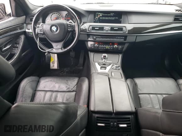 ✅ 2013 BMW M5 • VIN: WBSFV9C59DD096273 • Lot: 64565464. Wystawiony na Copart z przebiegiem 122 028 mil. Bezpłatny archiwum sprzedaży aukcyjnych z USA i szczegółowy raport historii pojazdu na DreamBid. Zdjęcie 8.