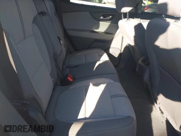 ✅ 2022 Chevrolet Blazer LT • VIN: 3GNKBCR42NS127270 • Lot: 43481761. Listed on IAAI with 47,879 mi. Free auction sales archive from the USA and detailed vehicle history report at DreamBid. Image 8.