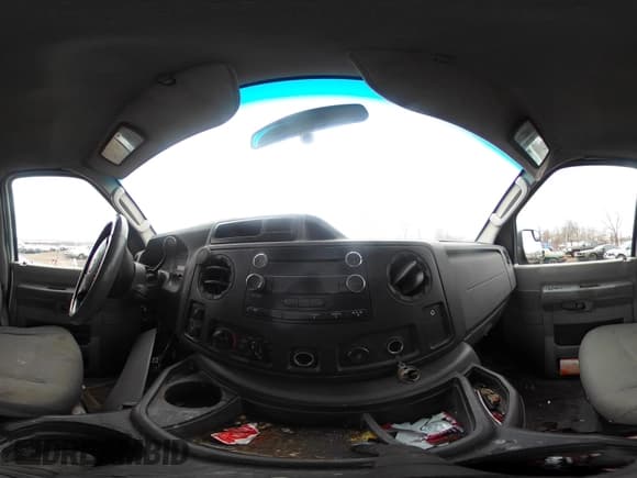 ✅ 2011 Ford Econoline Passenger XL • VIN: 1FBSS3BL4BDA30565 • Lot: 41718643. Wystawiony na IAAI z przebiegiem 230 184 mil. Bezpłatny archiwum sprzedaży aukcyjnych z USA i szczegółowy raport historii pojazdu na DreamBid. Zdjęcie 17.