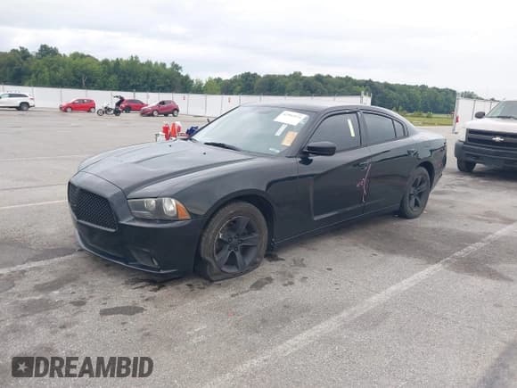 ✅ 2012 Dodge Charger SE • VIN: 2C3CDXBGXCH108943 • Lot: 42902534. Wystawiony na IAAI z przebiegiem 140 141 mil. Bezpłatny archiwum sprzedaży aukcyjnych z USA i szczegółowy raport historii pojazdu na DreamBid. Zdjęcie 2.