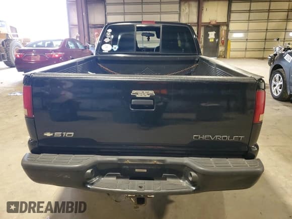 ✅ 2000 Chevrolet S-10 LS • VIN: 1GCDT19W6Y8105726 • Лот: 78526334. Опубликован ранее на Copart с пробегом Не указан. Бесплатный доступ к архиву аукционных продаж из США и подробный отчёт об истории автомобиля на DreamBid. Изображение 6.