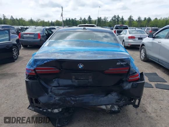 ✅ 2024 BMW 5 Series 530i xDrive • VIN: WBA53FJ09RCR24363 • Lot: 42259977. Listed on IAAI with 19,003 mi. Free auction sales archive from the USA and detailed vehicle history report at DreamBid. Image 16.