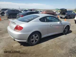 2005 Hyundai Tiburon GS с VIN KMHHM65D45U175370, выставлен на аукционе Copart как лот 64657525 с пробегом 215 287 миль миль и Списание • Salvage title. История ставок и продаж доступна на DreamBid. Изображение 3.